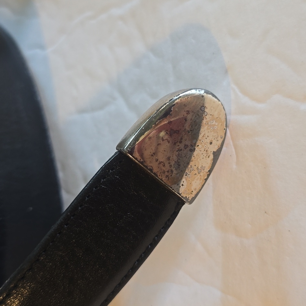 Mens Premium Black leather Silver emblem & buckle Golf Belt Vintage Sz.34 - Picture 3 of 9